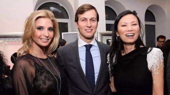 △鄧文迪與伊萬卡（左一）、庫什納（左二）