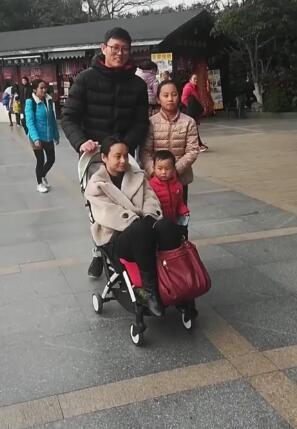 老公嬰兒車推老婆