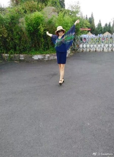 阿姨7條絲巾照相