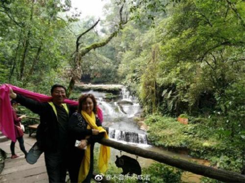 阿姨7條絲巾照相