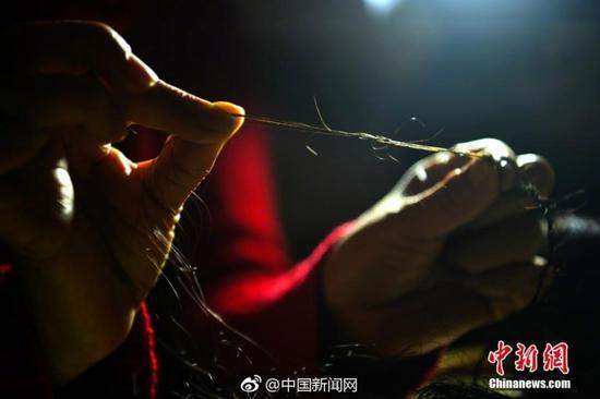 20萬根頭發織毛衣