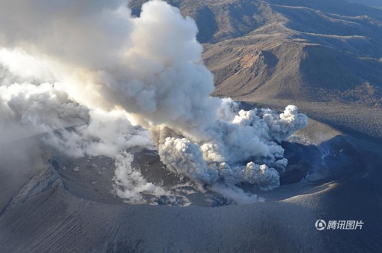 日本新燃岳火山噴發