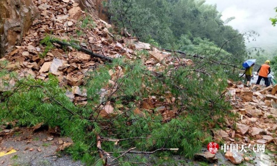 湖南炎陵暴雨山體塌方