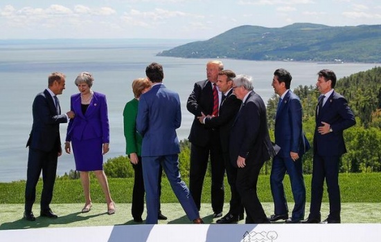 默克爾這張照火了