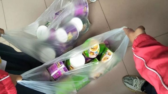 遲到罰吃10桶泡面