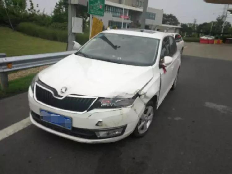 貼追尾必嫁被撞 大齡剩女追尾必嫁車貼