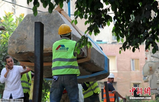 埃及開啟巨型石棺