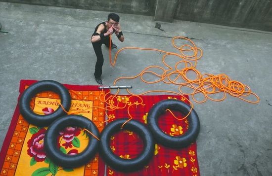 一個(gè)鼻孔吹脹輪胎