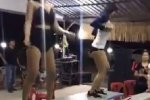 女子餐廳桌上跳舞 發(fā)生在泰國