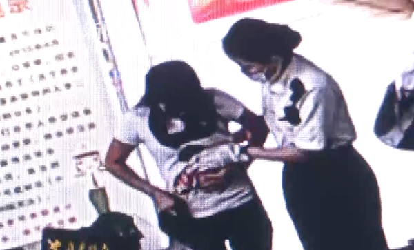 女子腰纏萬貫惹眼被海關查獲3.6萬歐元