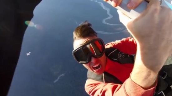 歌手高空拍MV墜亡