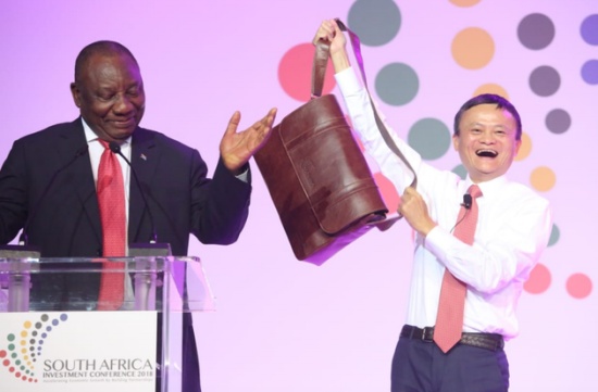 南非總統馬福薩會見馬云送馬云背包