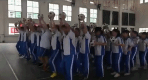 足球舞惹巨大爭議臺