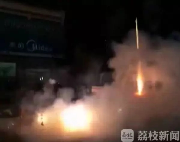 爸爸放煙花慶祝11歲兒子考7分：以前常考0分