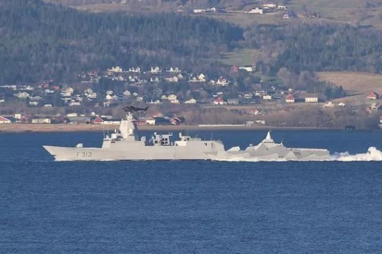 挪威宙斯盾艦沉了