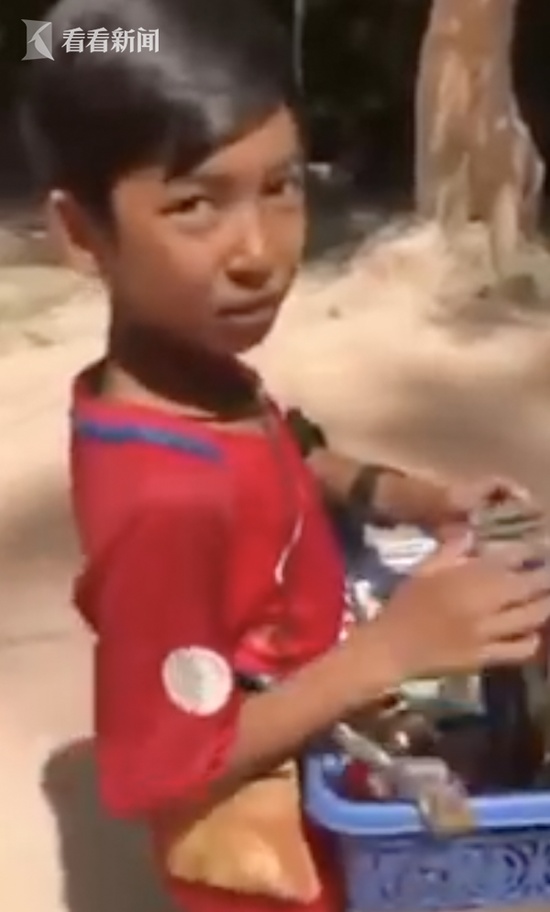 為賣貨學9國語言 柬埔寨賣貨郎很努力