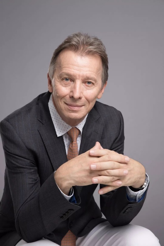 中國再造建筑奇跡 上海世茂深坑洲際酒店