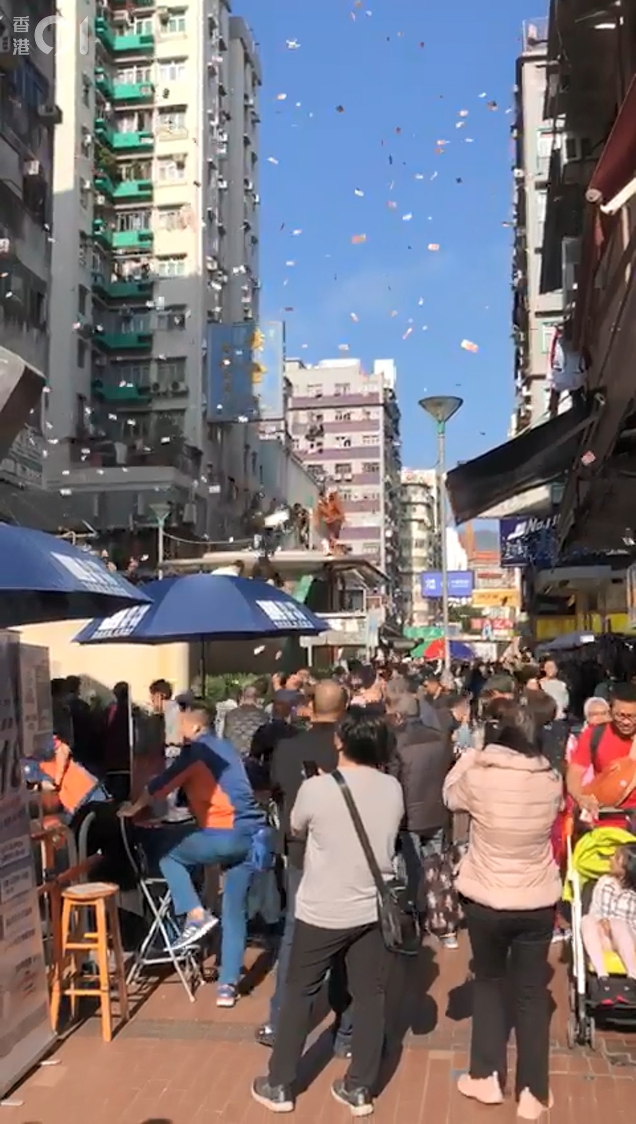 香港上演天上掉錢