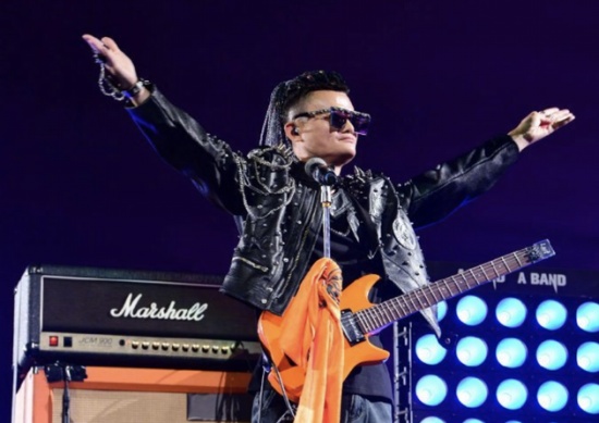 馬云唱怒放的生命 汪峰點贊