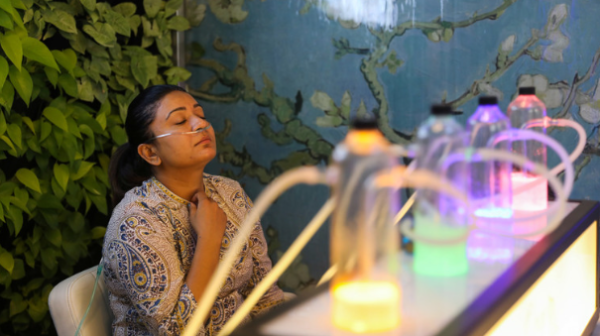 印度民眾花錢吸氧