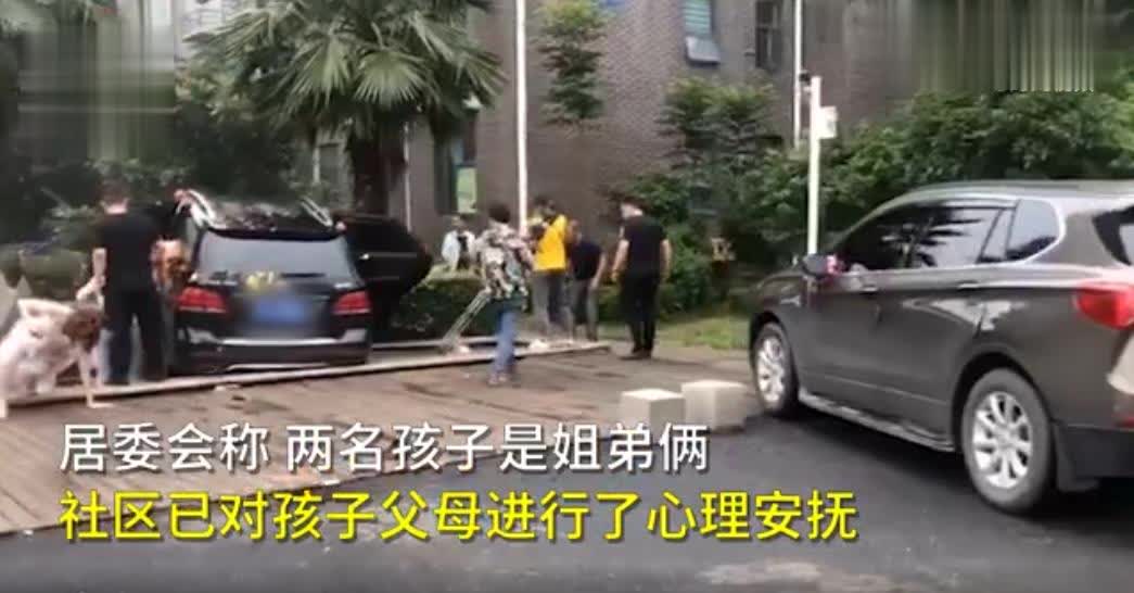 奔馳婚車失控姐弟倆被撞身亡 婚禮繼續(xù)舉行