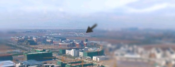 新校區(qū)的位置有點(diǎn)偏