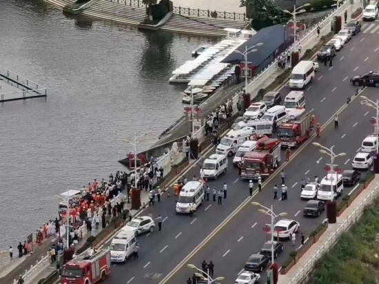 貴州公交墜湖21人死亡