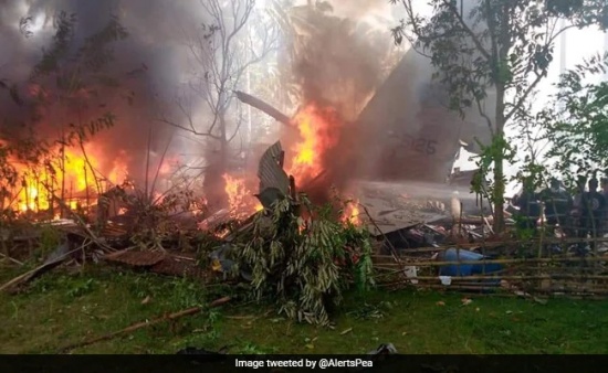 菲律賓一架軍機墜毀