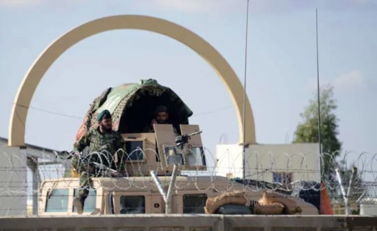 阿富汗機場遭塔利班火箭炮襲擊