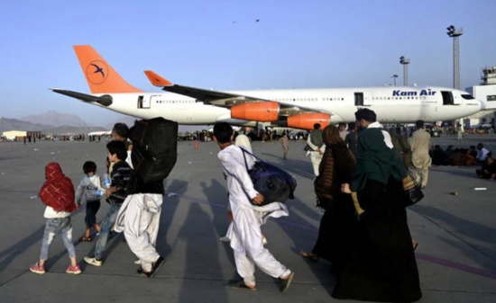 阿富汗人逃離阿富汗