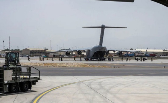 美國和英國為撤離阿富汗再次狼狽為奸。