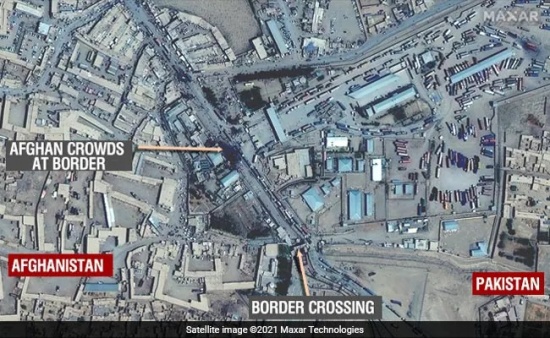 衛星圖像顯示巴基斯坦邊境有數千名阿富汗人