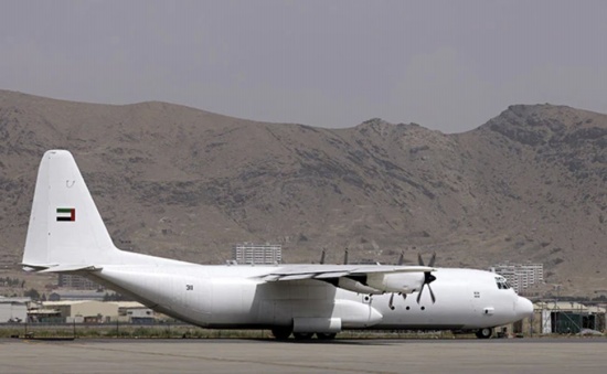 塔利班接管后第一架外國商業航班降落在喀布爾