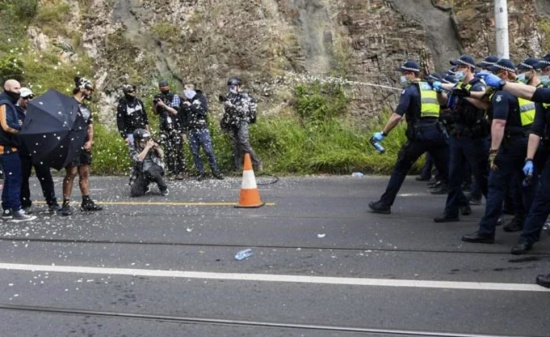澳大利亞新增1882例新冠確診病例 警方平息反封鎖抗議
