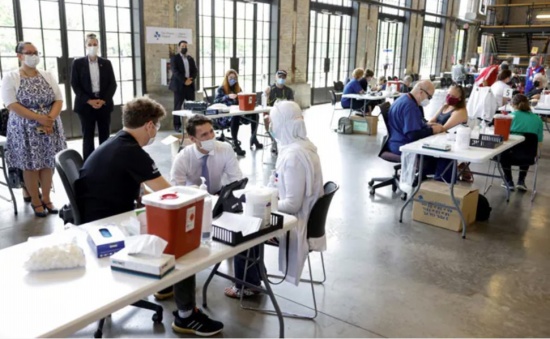 隨著疫苗授權(quán)迫在眉睫,加拿大醫(yī)療保健部門(mén)應(yīng)對(duì)員工短缺問(wèn)題