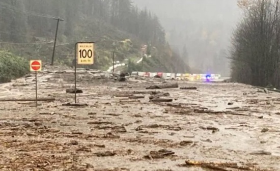 加拿大暴雨引發(fā)泥石流