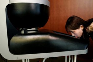 日本教授開發出可模擬食物味道的可舔電視屏幕