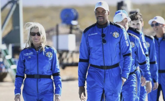 美國第一位宇航員艾倫·謝潑德的女兒乘坐藍色起源火箭飛向太空