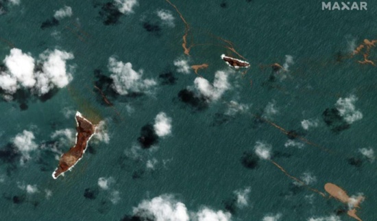 受海嘯襲擊后湯加的衛星圖像