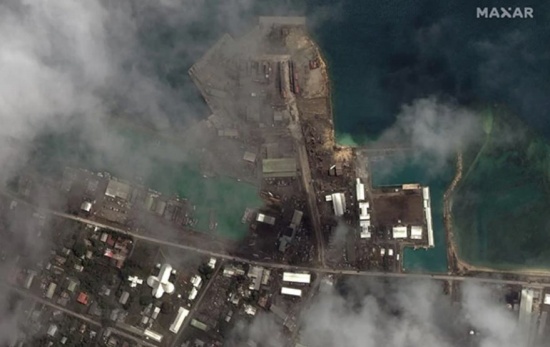 受海嘯襲擊后湯加的衛星圖像