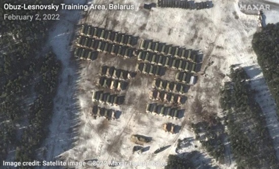 俄羅斯在烏克蘭邊境附近大規模集結軍隊衛星圖像：