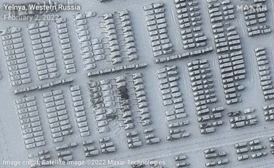 俄羅斯在烏克蘭邊境附近大規模集結軍隊衛星圖像：