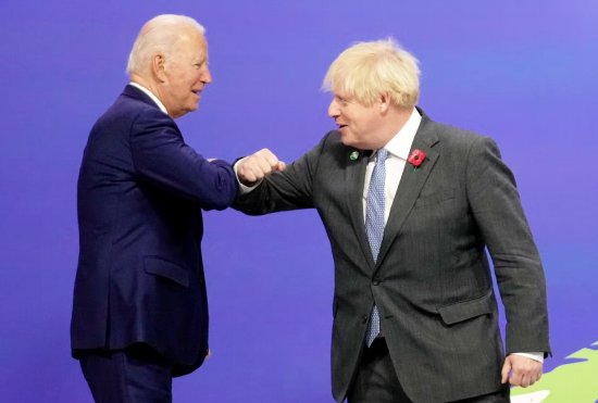約翰遜和拜登討論增加對烏克蘭軍事和經濟支持
