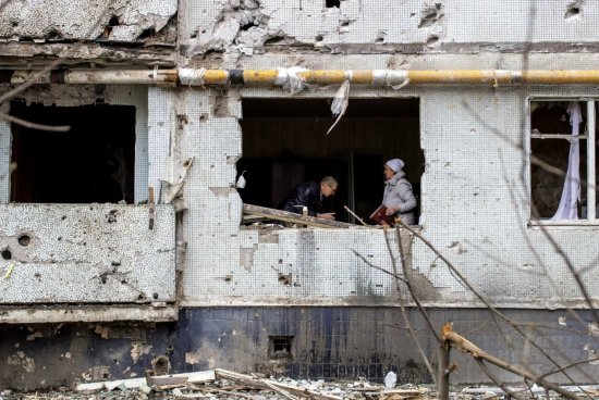 烏克蘭東部第二城市哈爾科夫的4名平民在2022年4月13日被殺,10人受傷,當地官員說,俄羅斯軍隊加強了對該市的轟炸行動。