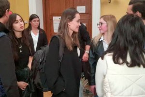 好萊塢女星朱莉訪問(wèn)利