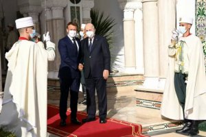 馬克龍在阿爾及利亞之行參觀著名的馬格里布迪斯科