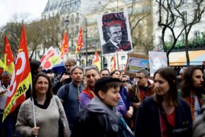 養(yǎng)老金改革之戰(zhàn)后 馬克龍軟弱但不屈服