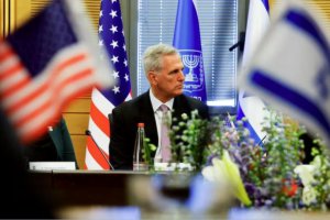 麥卡錫稱 拜登應該邀請以色列總理到白宮