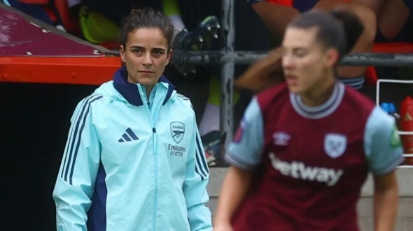 喬納斯·艾德瓦爾辭職后，臨時主帥蕾妮·斯萊格斯接管阿森納