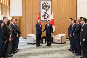 石破茂會見王毅時背后2個漢字引發網友關注